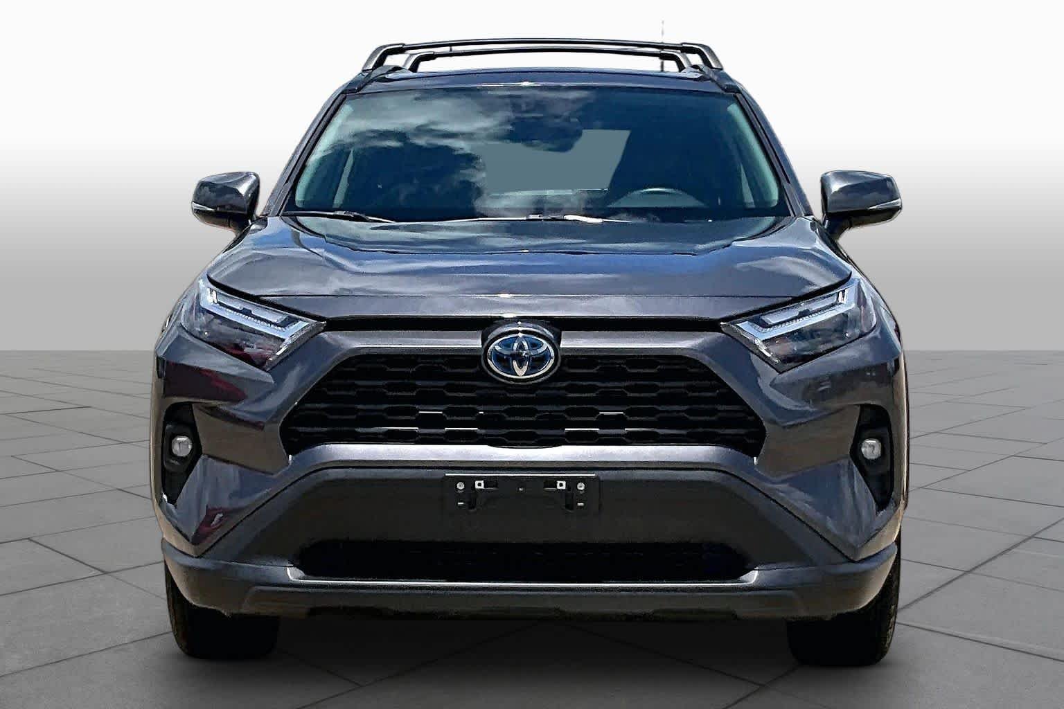 Used 2024 Magnetic Gray Metallic Toyota Hybrid XLE Premium image 4