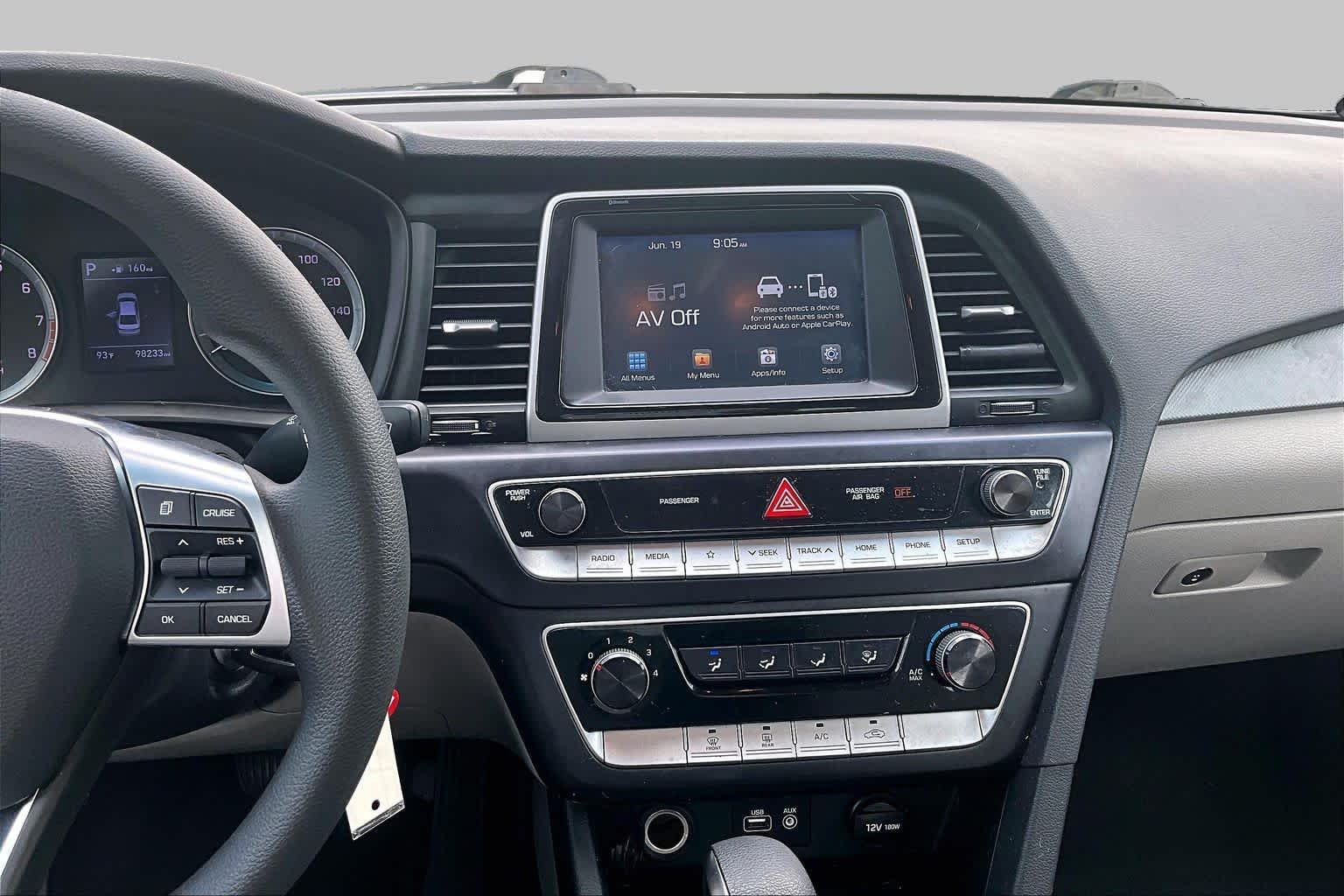 Used 2019 Phantom Black Hyundai SE image 7