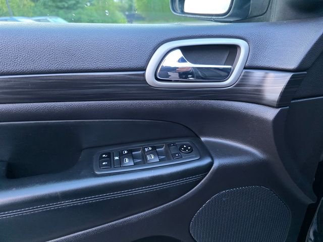 Used 2021 Diamond Black Jeep Laredo E image 24