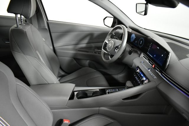 2025 Hyundai Elantra SEL - Photo 14