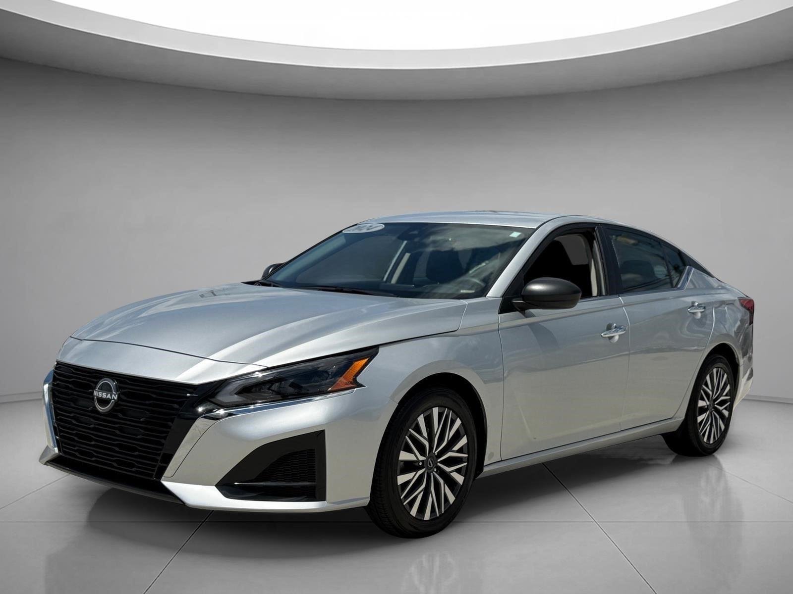 Used 2024 Brilliant Silver Metallic Nissan 2.5 SV image 1
