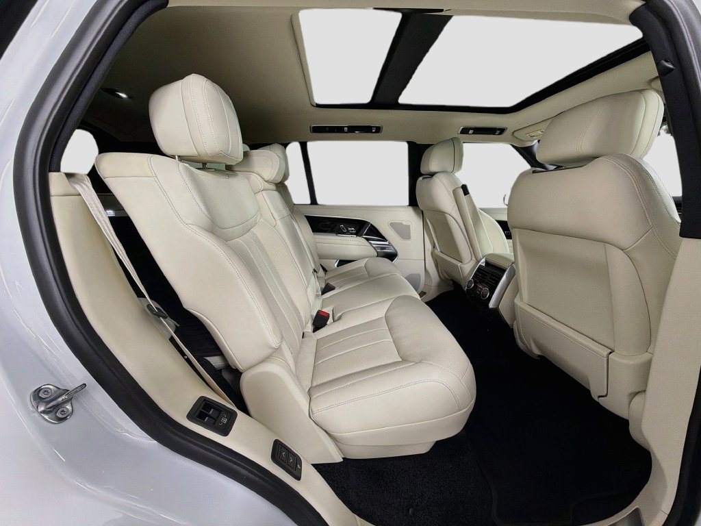 New 2027 Fuji White Land Rover SE image 30