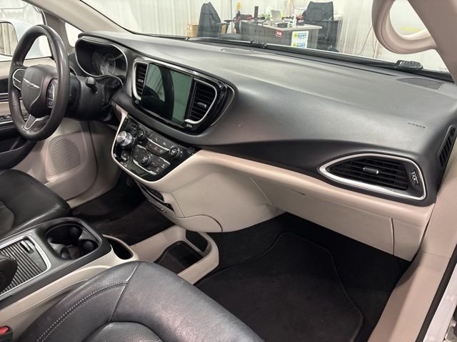 Used 2022 White Chrysler Touring L image 37