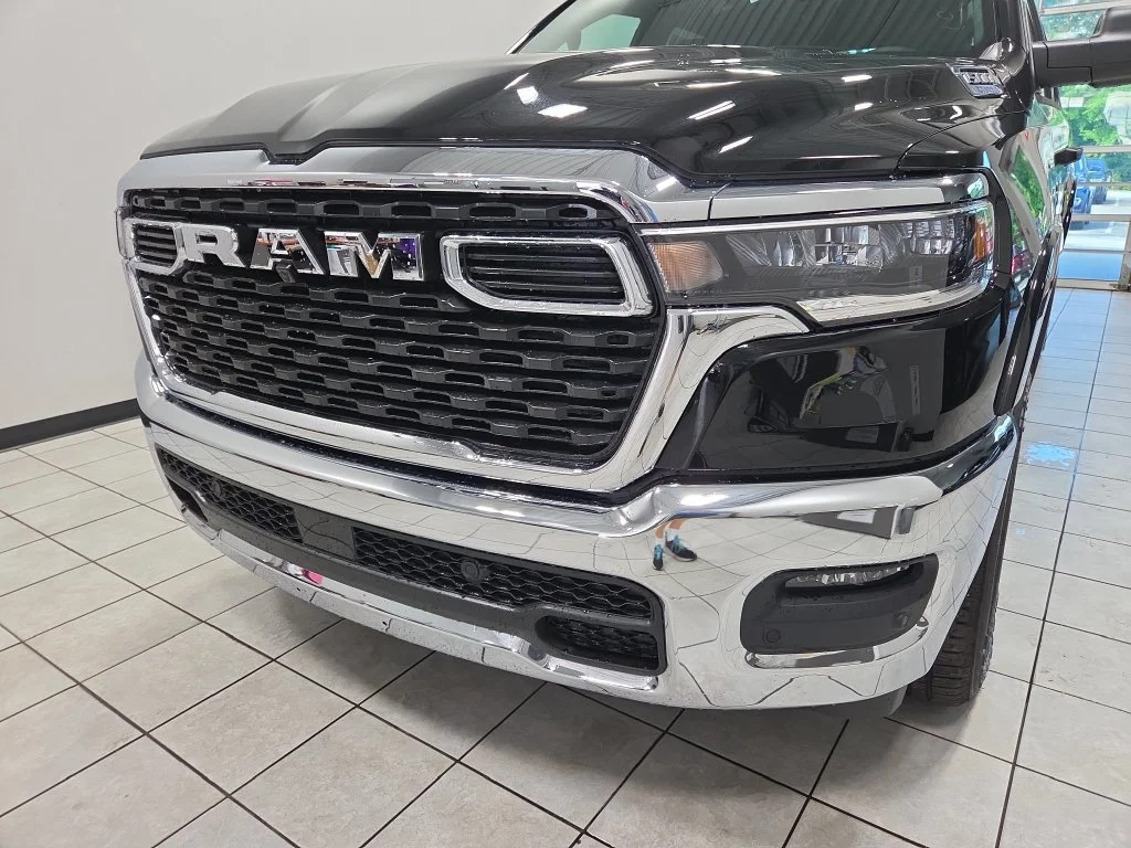 New 2026 Diamond Black Crystal Pearl-Coat Exterior Paint RAM Big Horn/Lone Star image 16