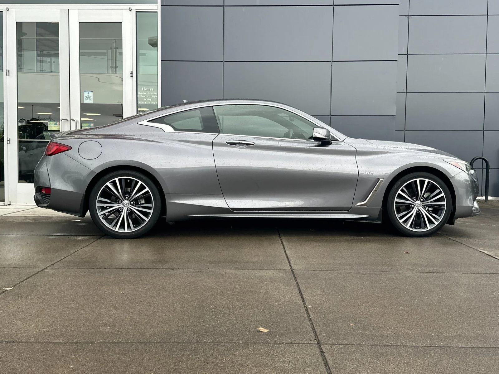 Used 2018 Graphite Shadow INFINITI 3.0t LUXE image 2