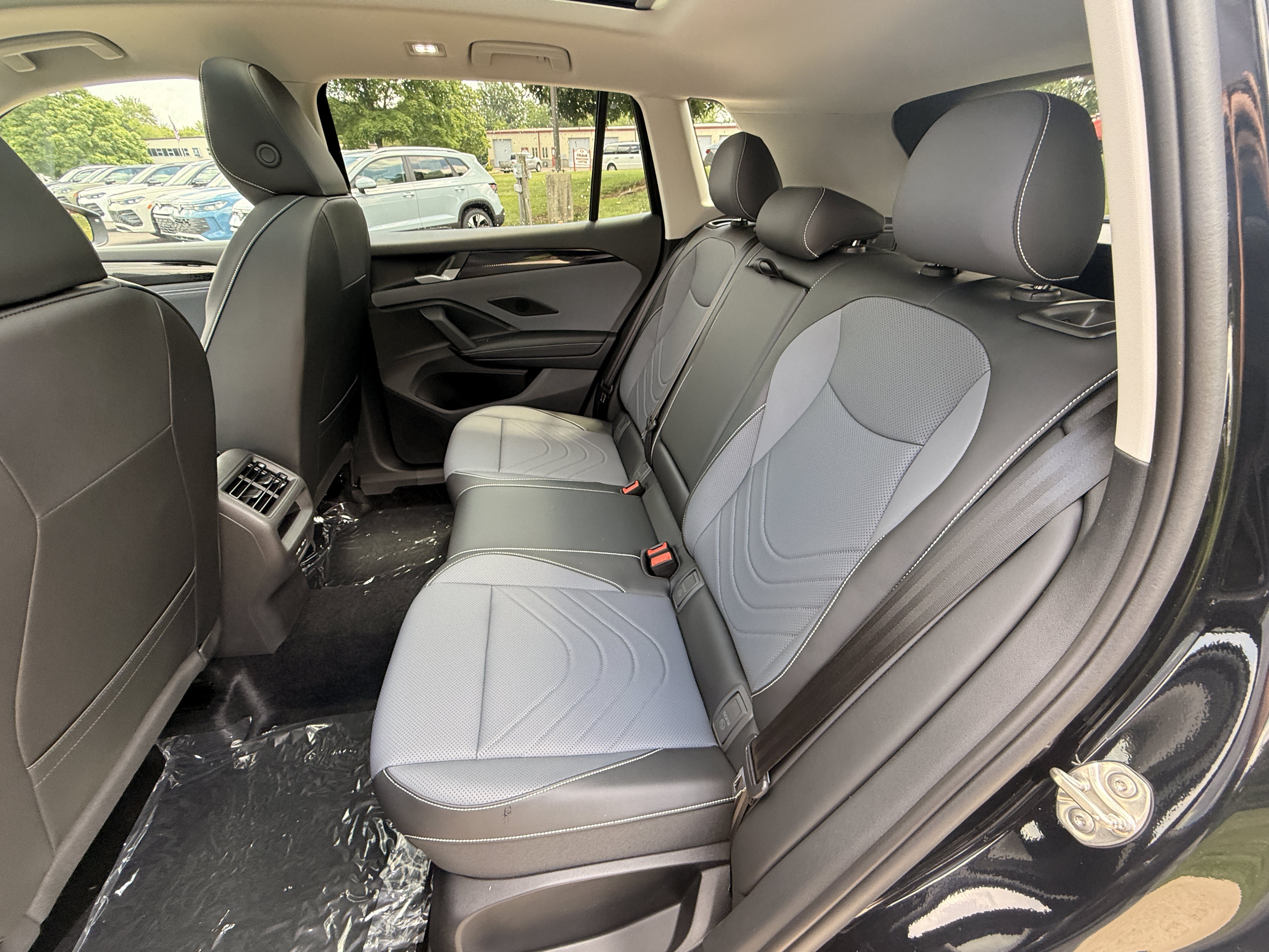 New 2026 Deep Black Pearl Volkswagen SE image 24