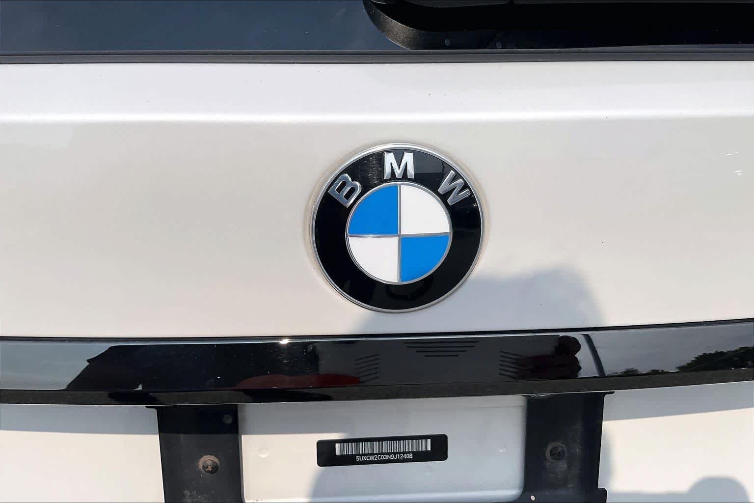 Used 2022 Mineral White Metallic BMW xDrive40i image 32