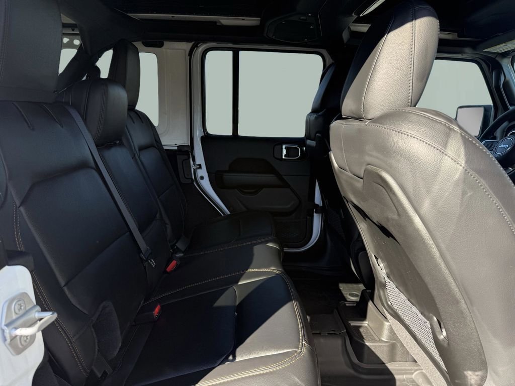 New 2026 Bright White Clear-Coat Exterior Paint Jeep Sahara image 34