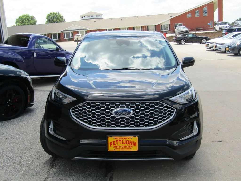 Used 2024 Black Ford SEL image 13