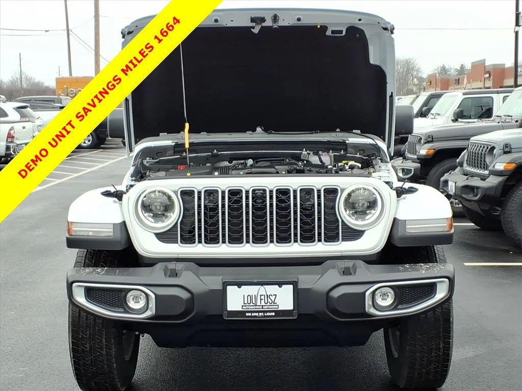New 2026 Bright White Clear-Coat Exterior Paint Jeep Sahara image 21