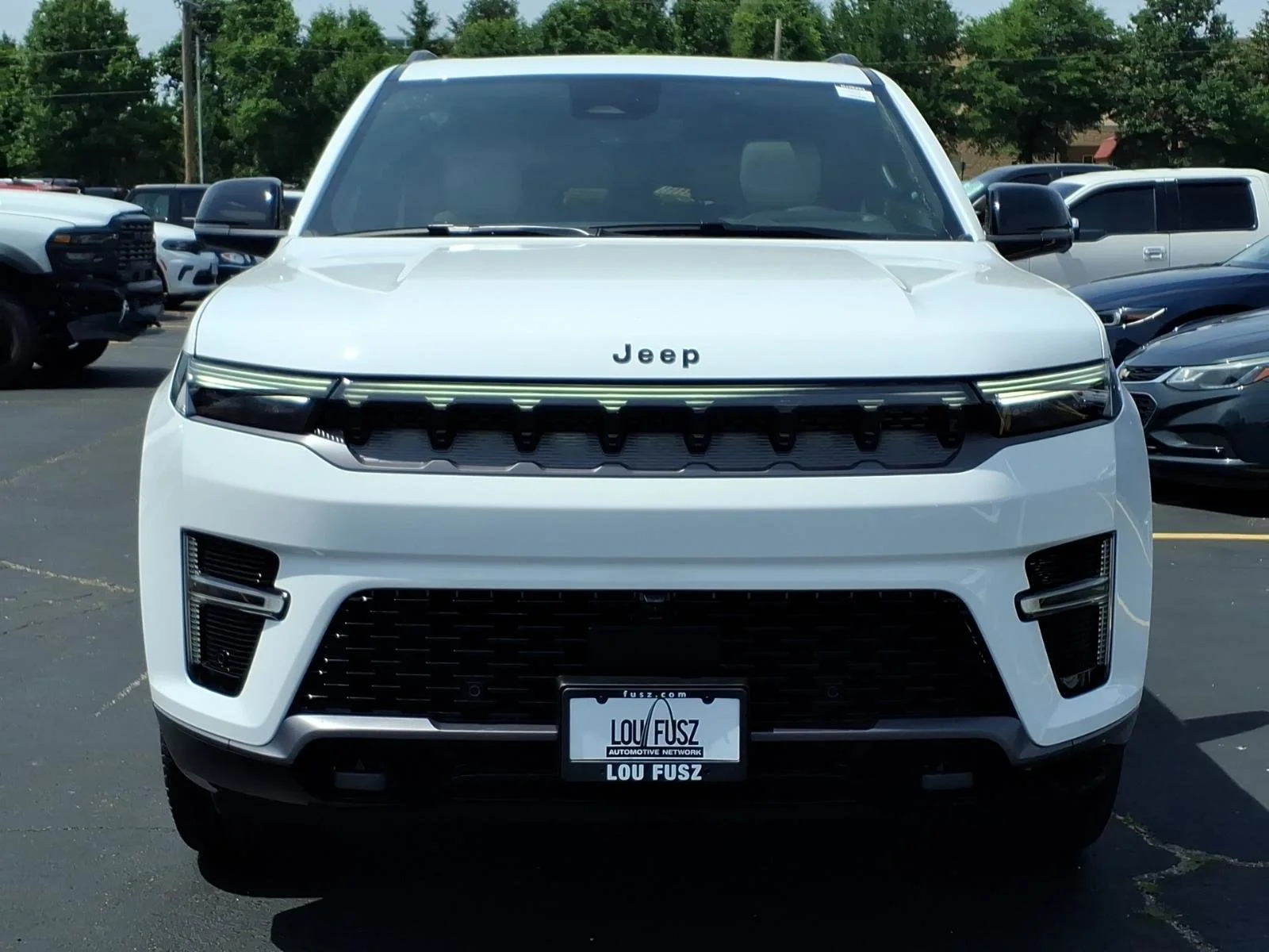 New 2026 Bright White Clear-Coat Exterior Paint Jeep Limited Reserve image 24
