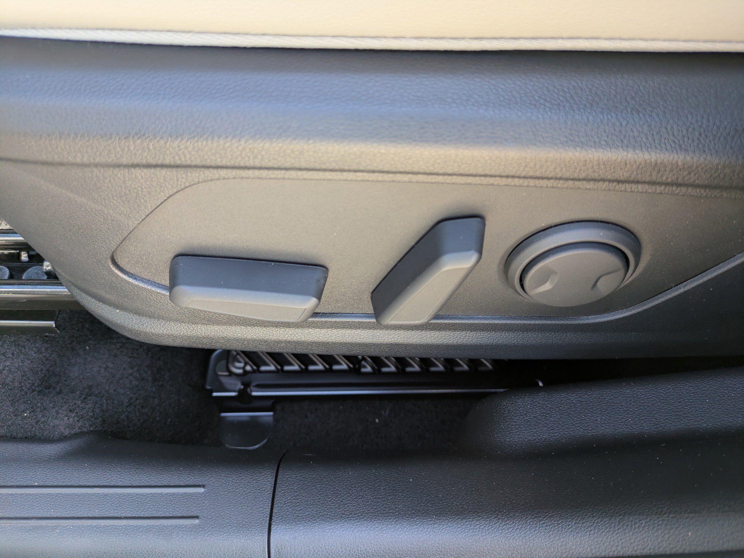 New 2026 Ecotronic Gray Hyundai Limited AWD image 18