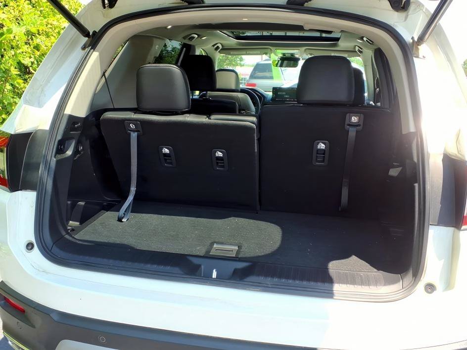 Used 2023 Platinum White Pearl Honda Touring image 5