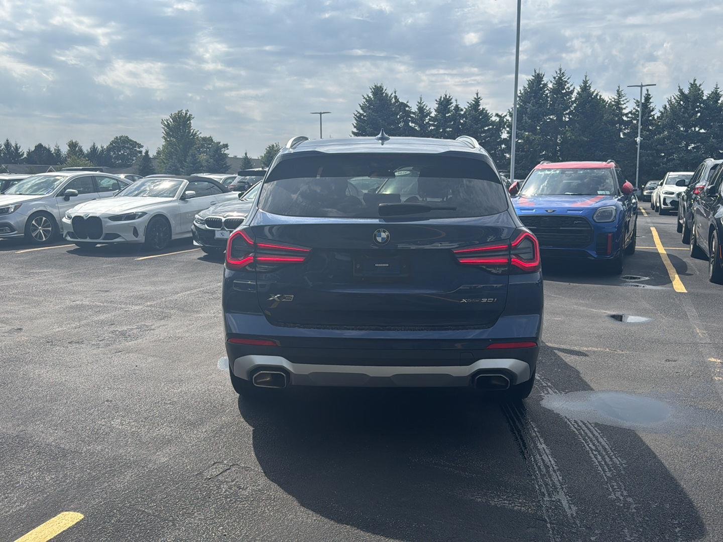 Used 2023 Phytonic Blue Metallic BMW xDrive30i image 4