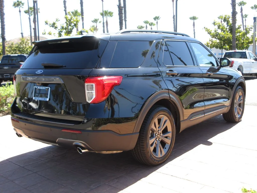 Used 2021 Agate Black Metallic Ford XLT image 4