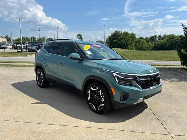 Used 2025 Blue Kia SX image 33