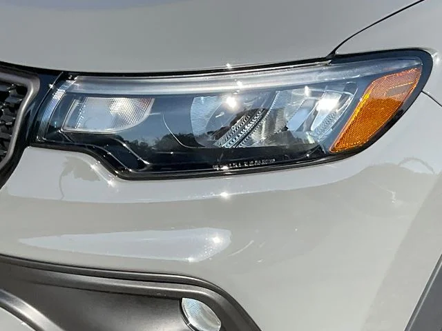New 2026 Sting-Gray Clearcoat Jeep Latitude image 11