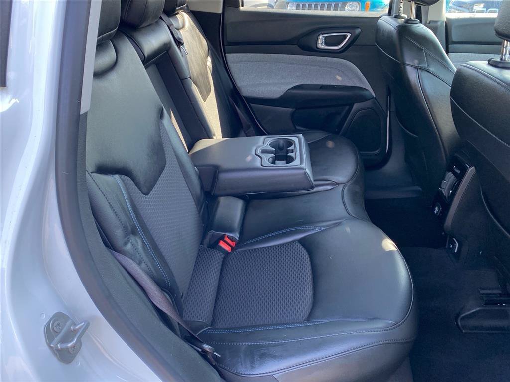 Used 2022 Bright White Clearcoat Jeep Latitude image 25