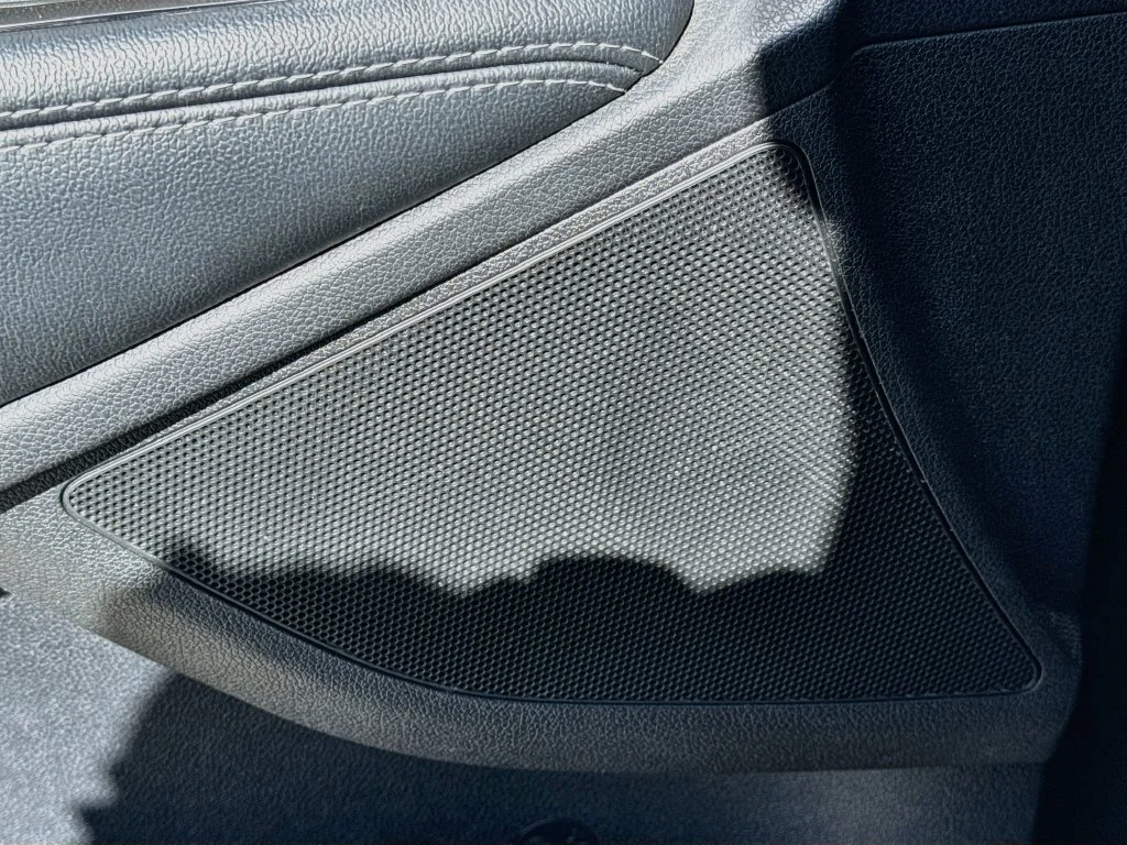 Used 2019 Black Kia L image 21