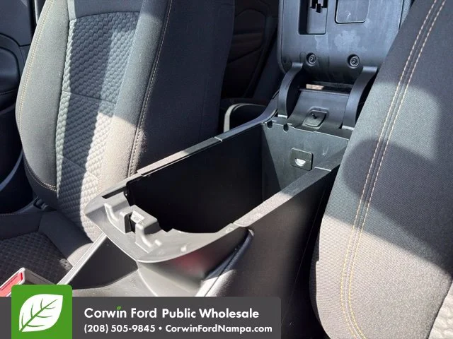Used 2021 Summit White GMC  image 25