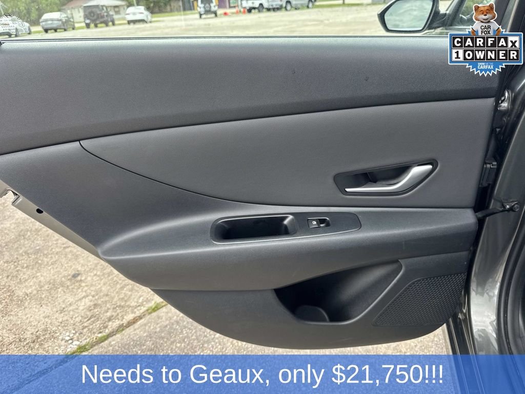 Used 2025 Gray Hyundai SEL Convenience image 30