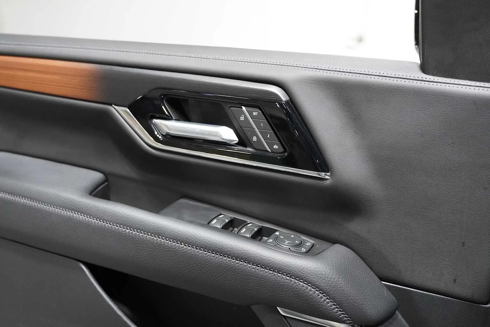 Used 2025 Sterling Metallic GMC Denali image 14