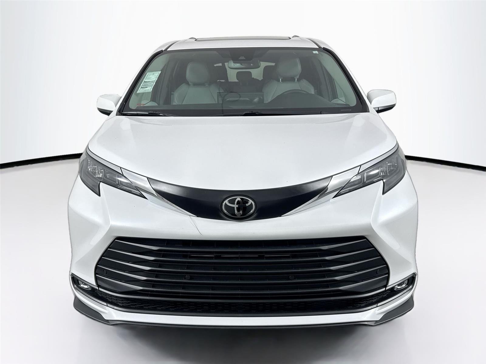 Used 2026 Wind Chill Pearl Toyota XLE 8-Passenger image 9