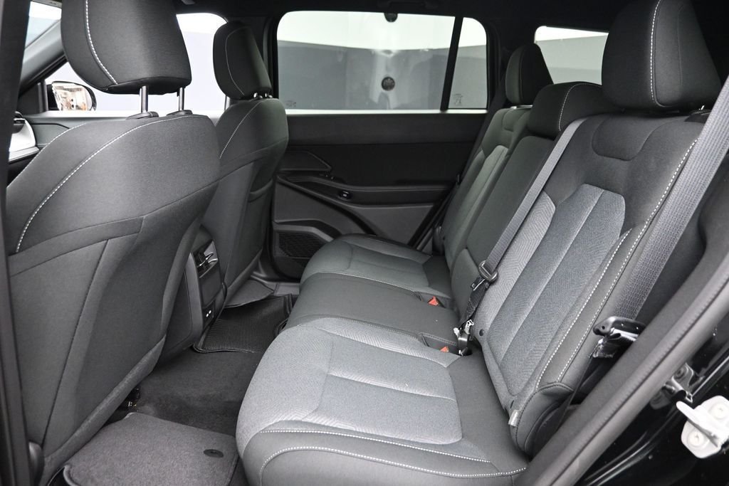 New 2026 Diamond Black Crystal Pearlcoat Jeep Laredo image 10