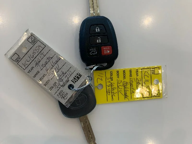 Used 2017 Blizzard Pearl Toyota LE Plus image 34