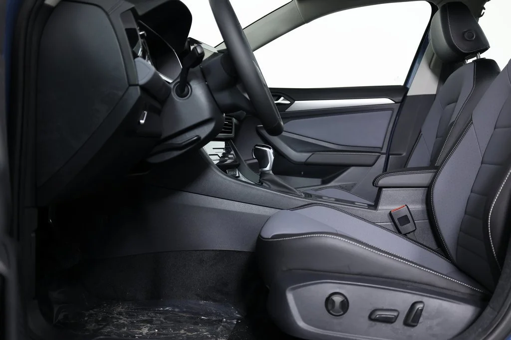 2025 Volkswagen Jetta SE - Photo 7