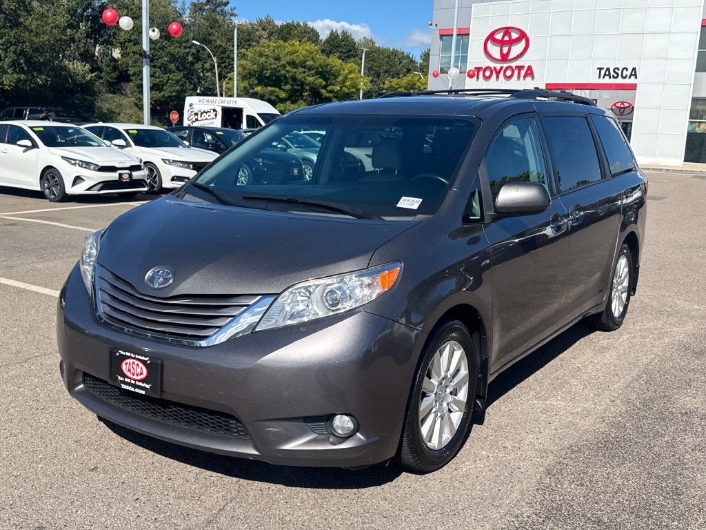Used 2017 Gray Toyota XLE Premium image 3
