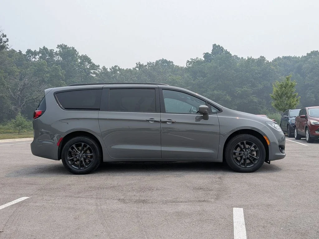 Used 2020 White Chrysler Launch Edition image 8