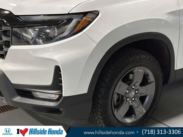 Certified Used 2025 Platinum White Pearl Honda AWD TRAILSPORT image 9