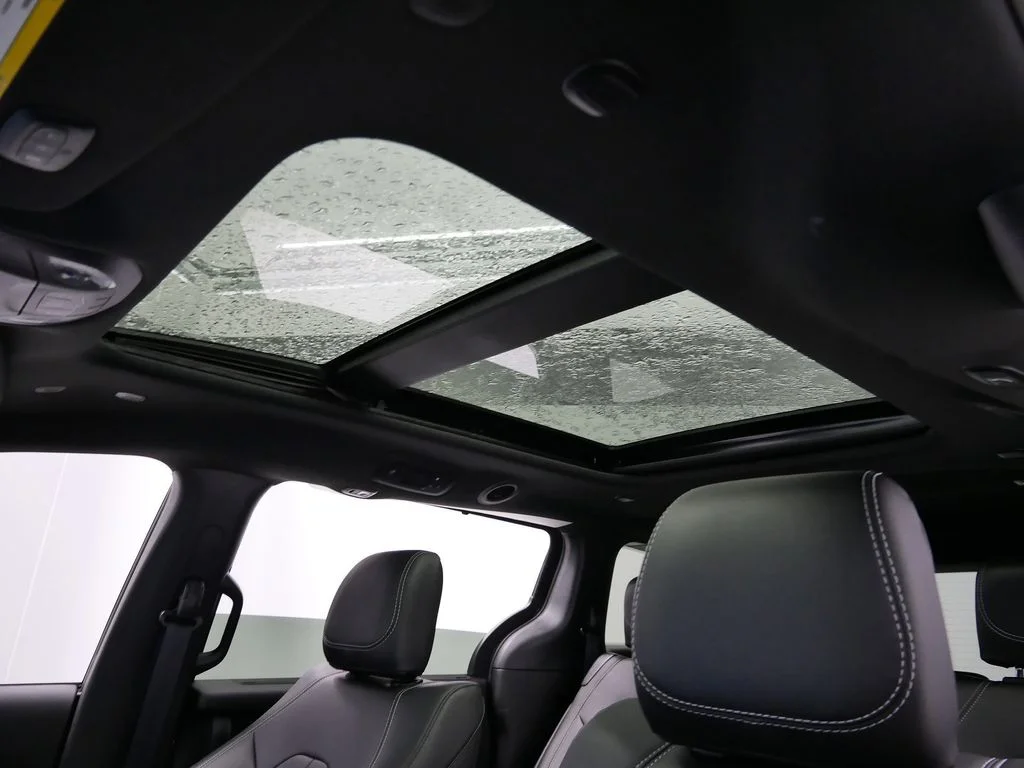 2026 Chrysler Pacifica Select - Photo 18