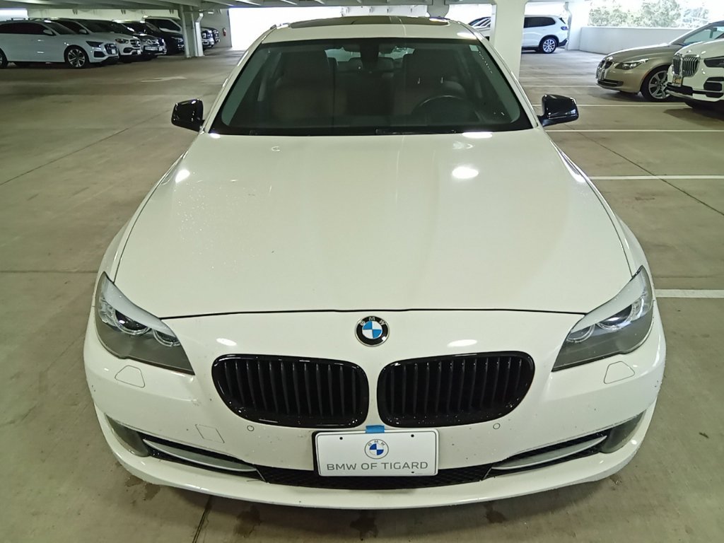 Used 2013 Alpine White BMW 550i image 2