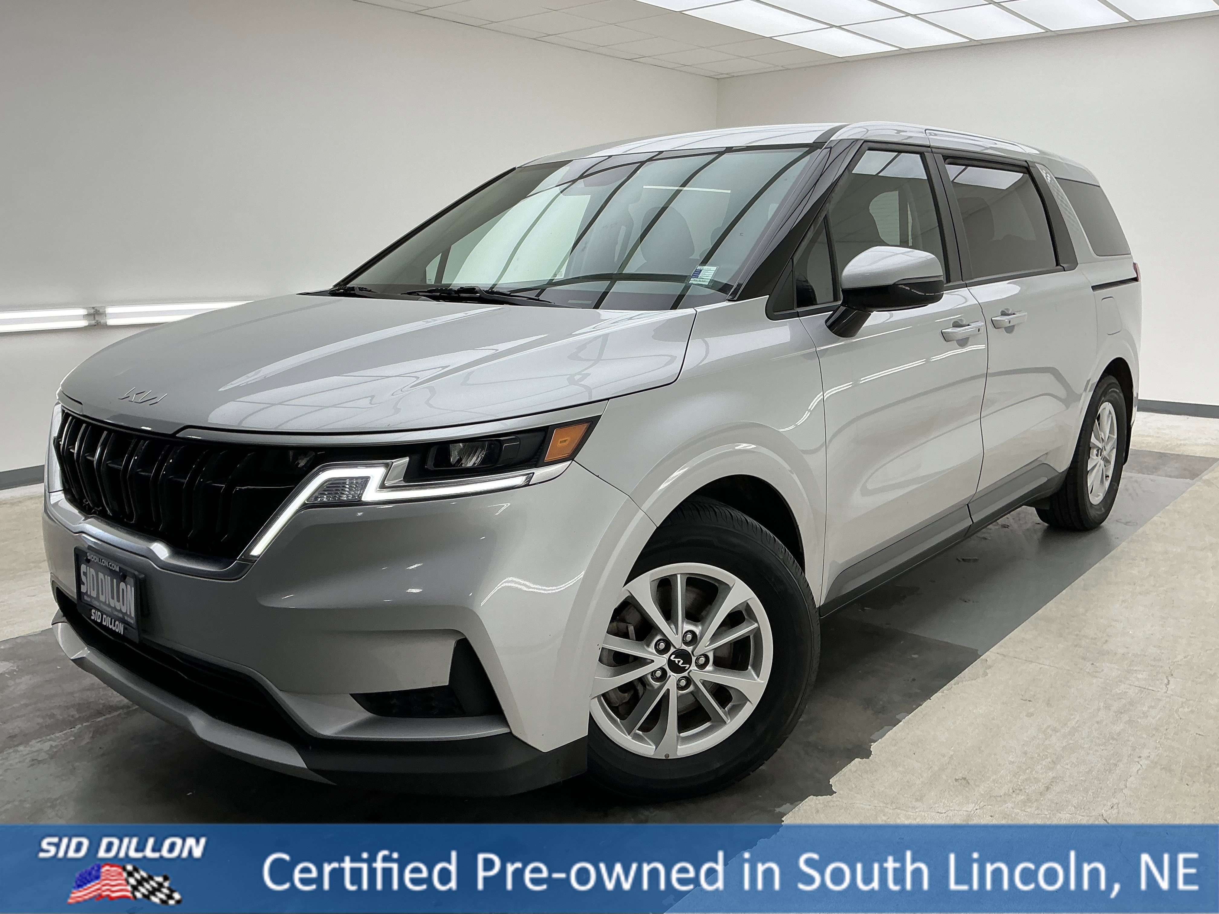 2022 Kia Sedona LX's photo