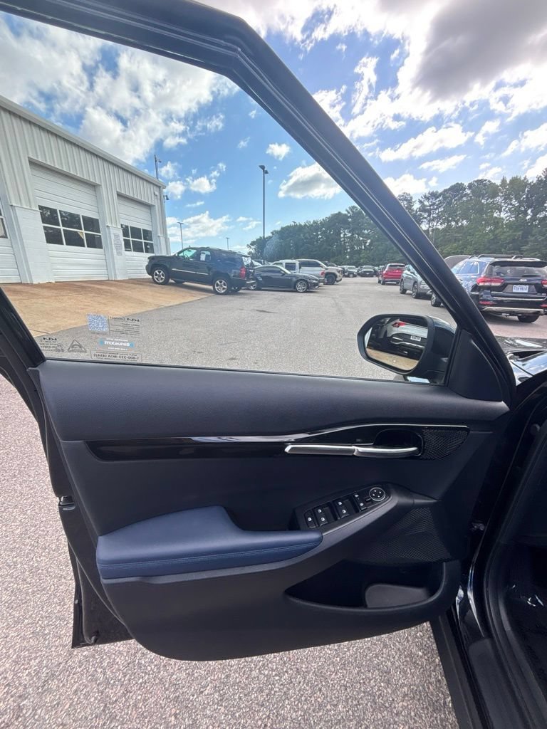 Used 2025 Fusion Black Kia S image 11