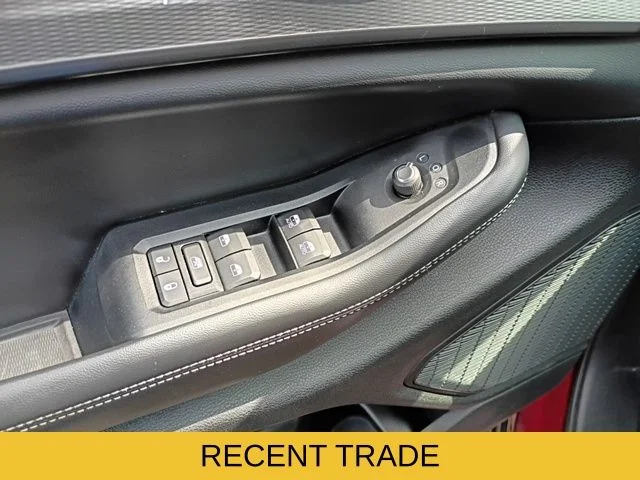 Used 2023 Red Jeep Altitude image 19