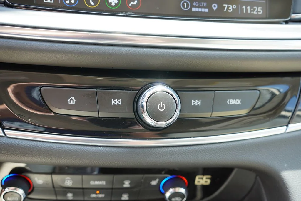 Used 2024 White Frost Tricoat Buick Essence image 28