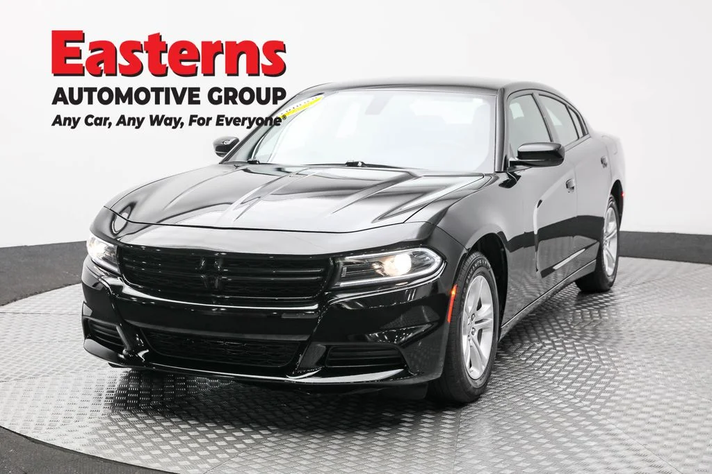 Used 2022 Black Dodge SXT image 1