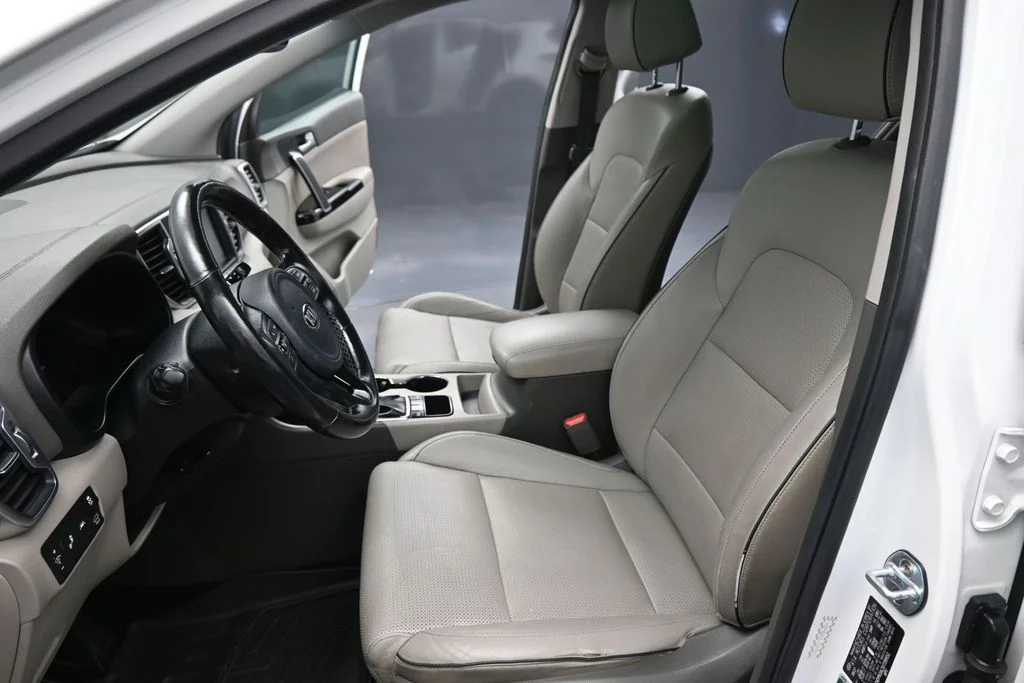 Used 2018 White Kia EX image 9