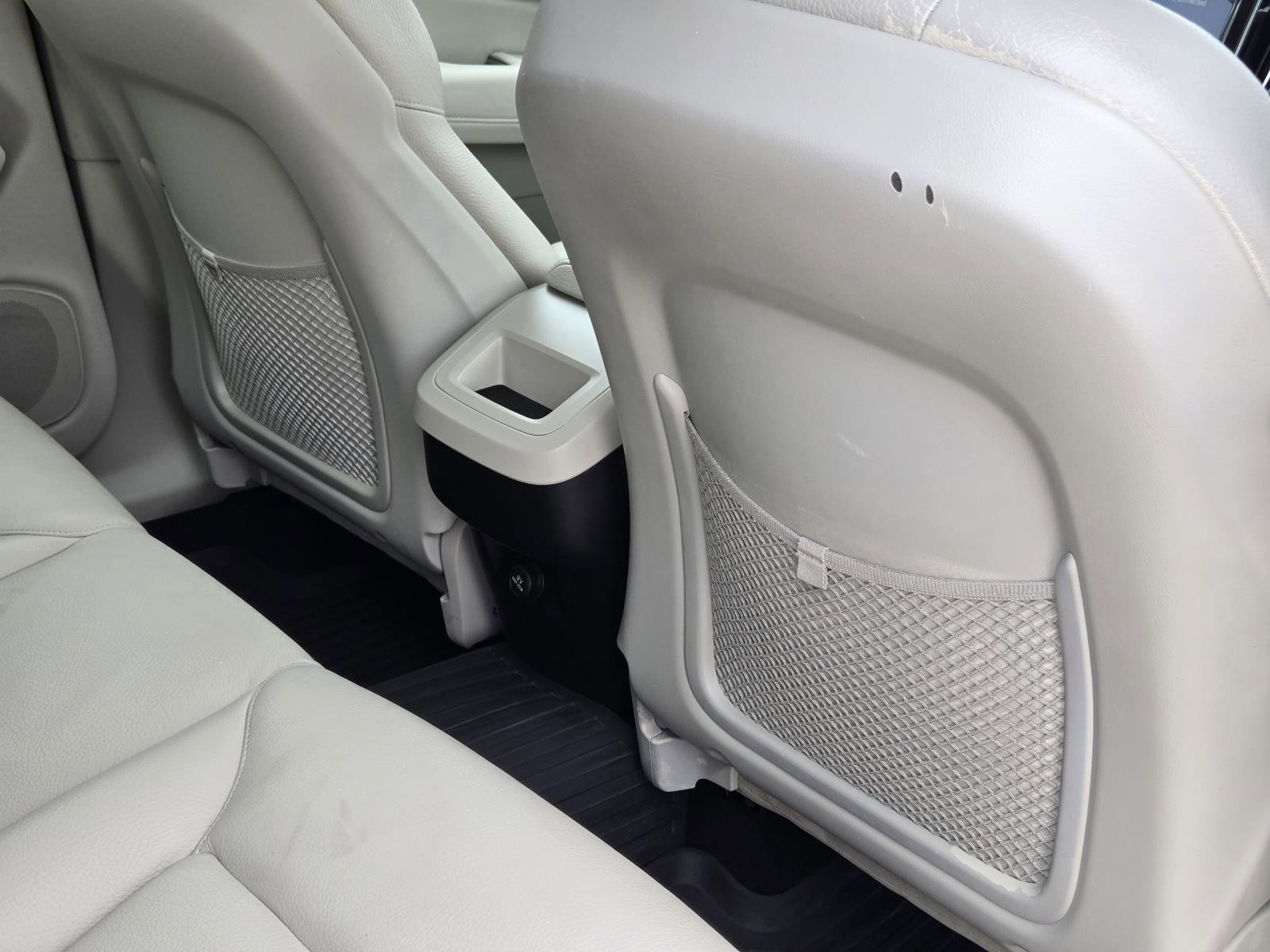 Used 2020 Crystal White Volvo Momentum image 38