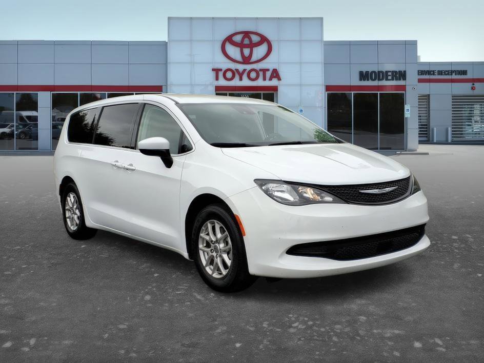 Used 2023 Bright White Clearcoat Chrysler LX image 8