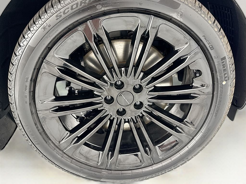 New 2026 Obsidian Black SV Bespoke Ultra Metallic Satin Land Rover Autobiography image 31