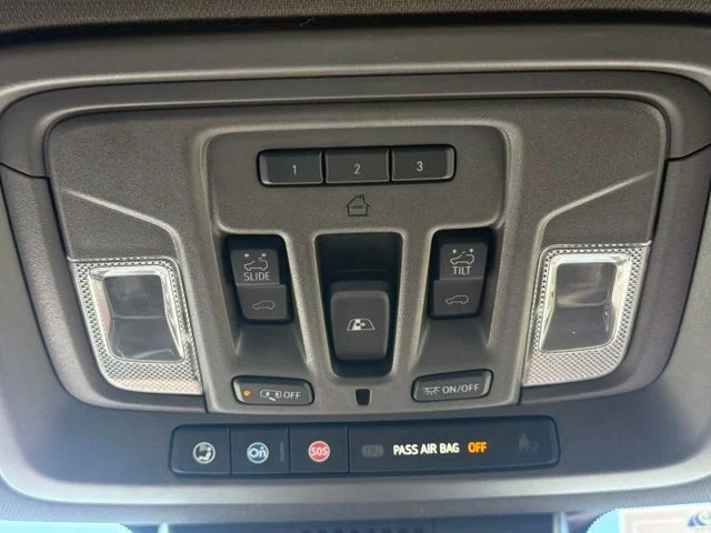 Used 2025 Silver GMC Denali image 28