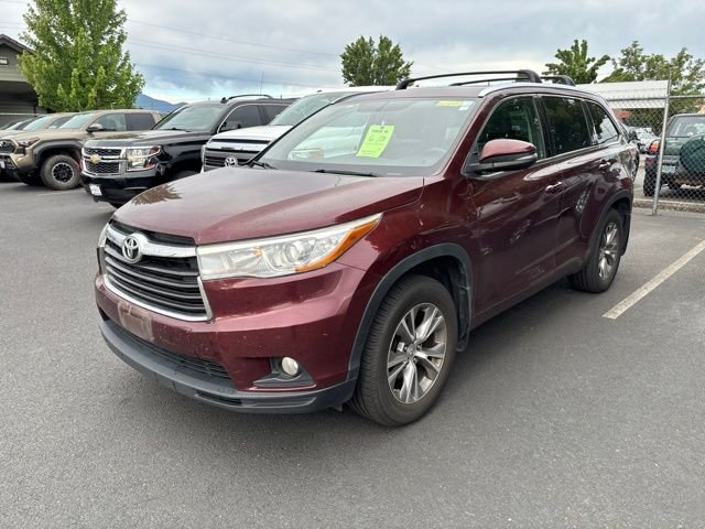 Used 2015 Red Toyota XLE V6 image 4