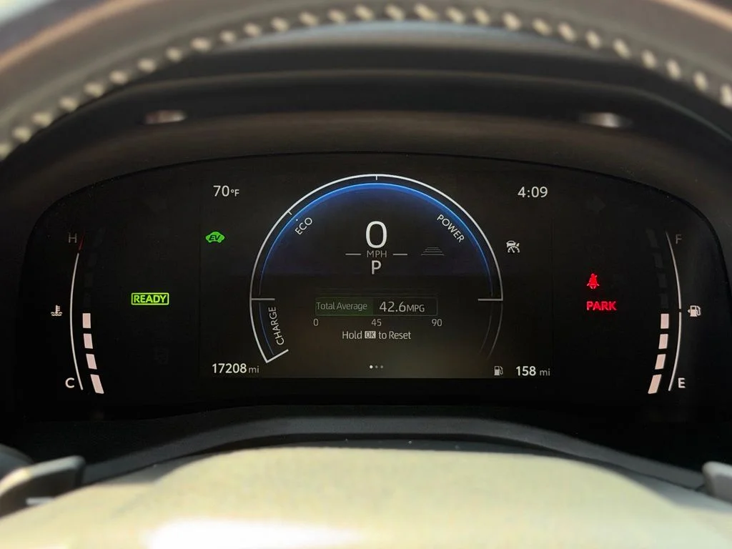 Used 2025  Toyota SE image 14