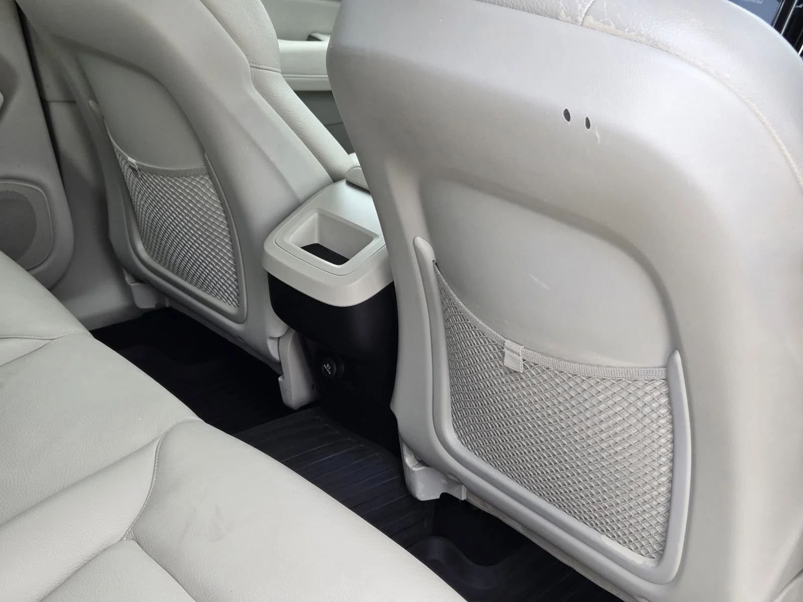 Used 2020 Crystal White Volvo Momentum image 38