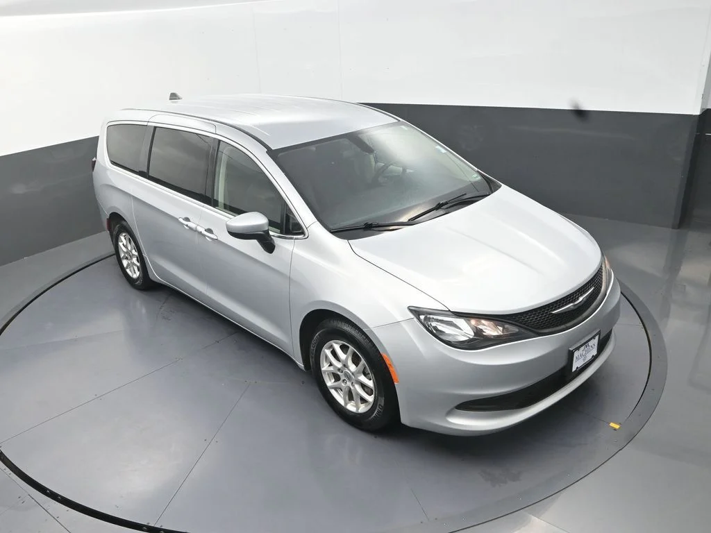 Used 2022 Silver Chrysler LX image 14