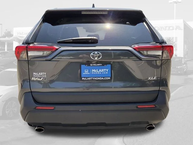 Used 2025 Magnetic Gray Metallic Toyota XLE image 4